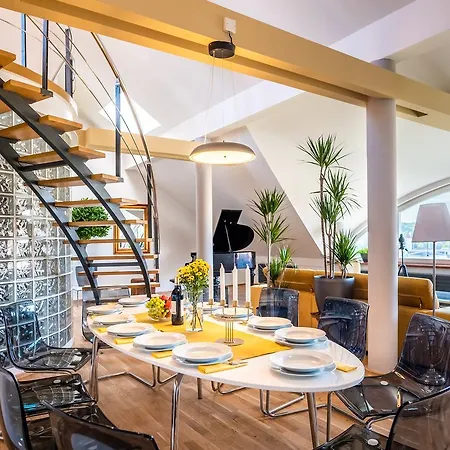 Unique Penthouse & Terrace 6br+3.5bath, Views! *