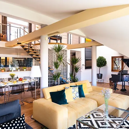 Unique Penthouse & Terrace 6br+3.5bath, Views!