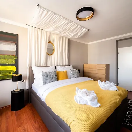 Unique Penthouse & Terrace 6br+3.5bath, Views! 아파트